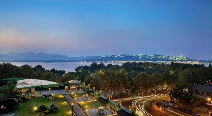 Sofitel Hangzhou Westlake - Few Steps To West Lake, With Panoramic Lake View Terrace Exterior photo